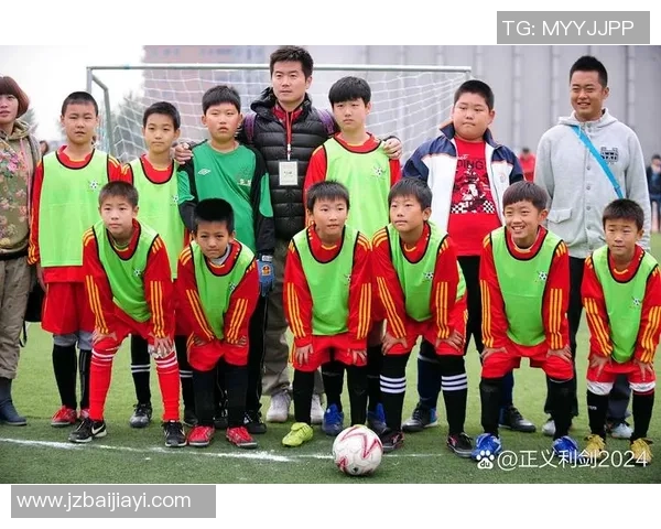 中国足球明星在绿茵场上展现风采与激情的精彩瞬间